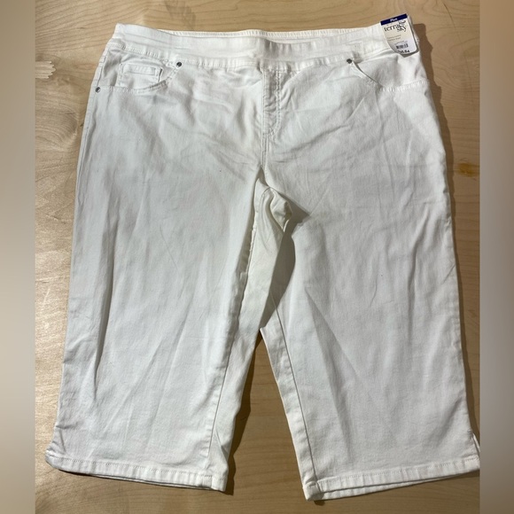 Terra & Sky Jean Capris 2X (20W-22W) (EO) - Picture 2 of 15